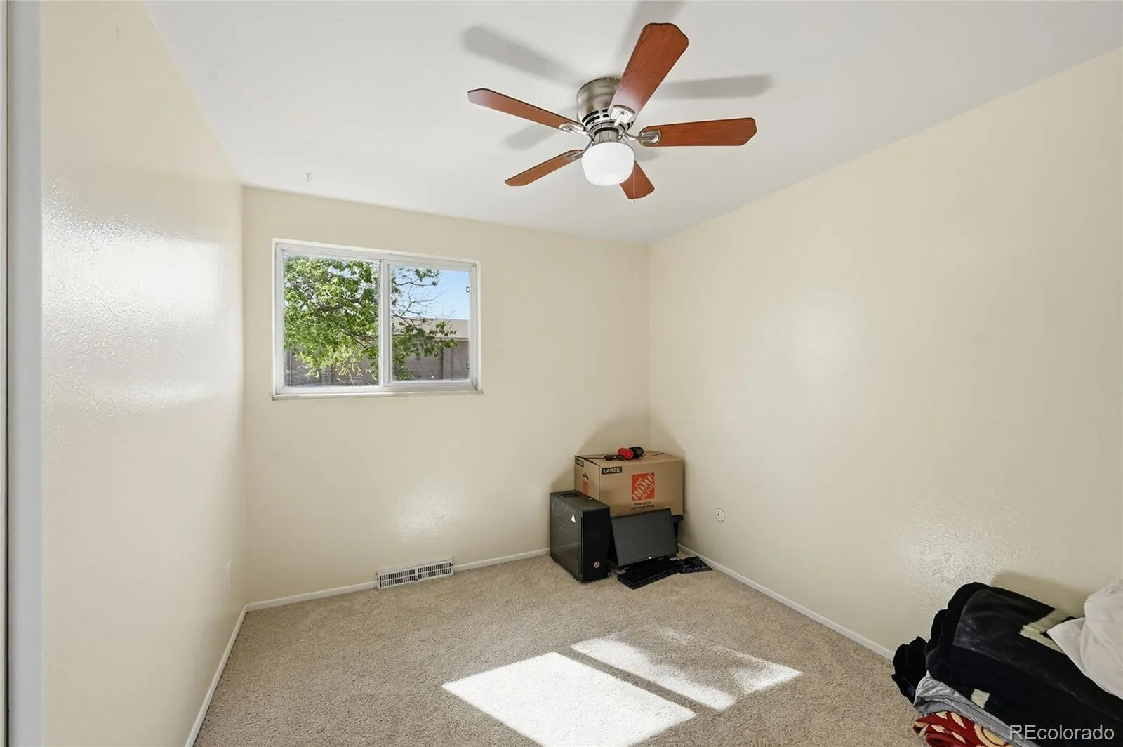 994 S Victor Way Aurora CO 80012 MLS #REC2421588 04172026140945 1600 13