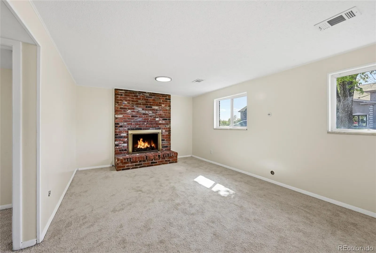 994 S Victor Way Aurora CO 80012 MLS #REC2421588 04172026140945 1600 15