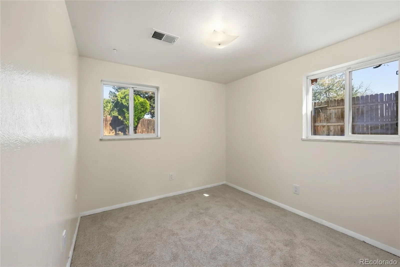 994 S Victor Way Aurora CO 80012 MLS #REC2421588 04172026140945 1600 17