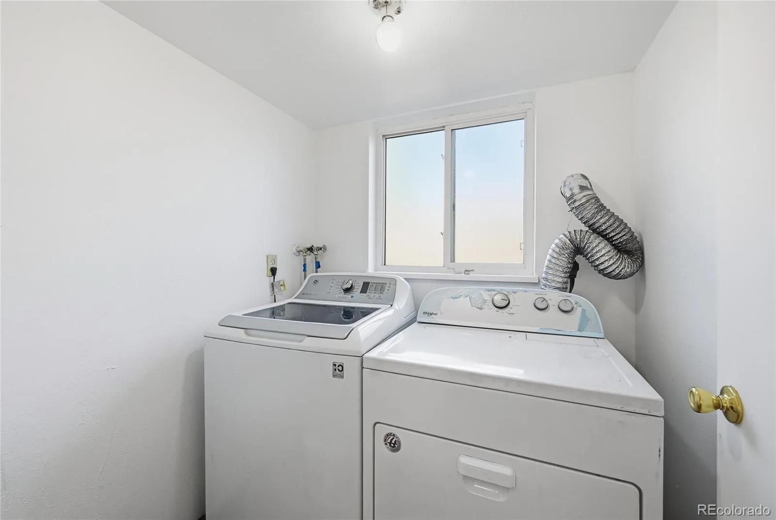 994 S Victor Way Aurora CO 80012 MLS #REC2421588 04172026140945 1600 18