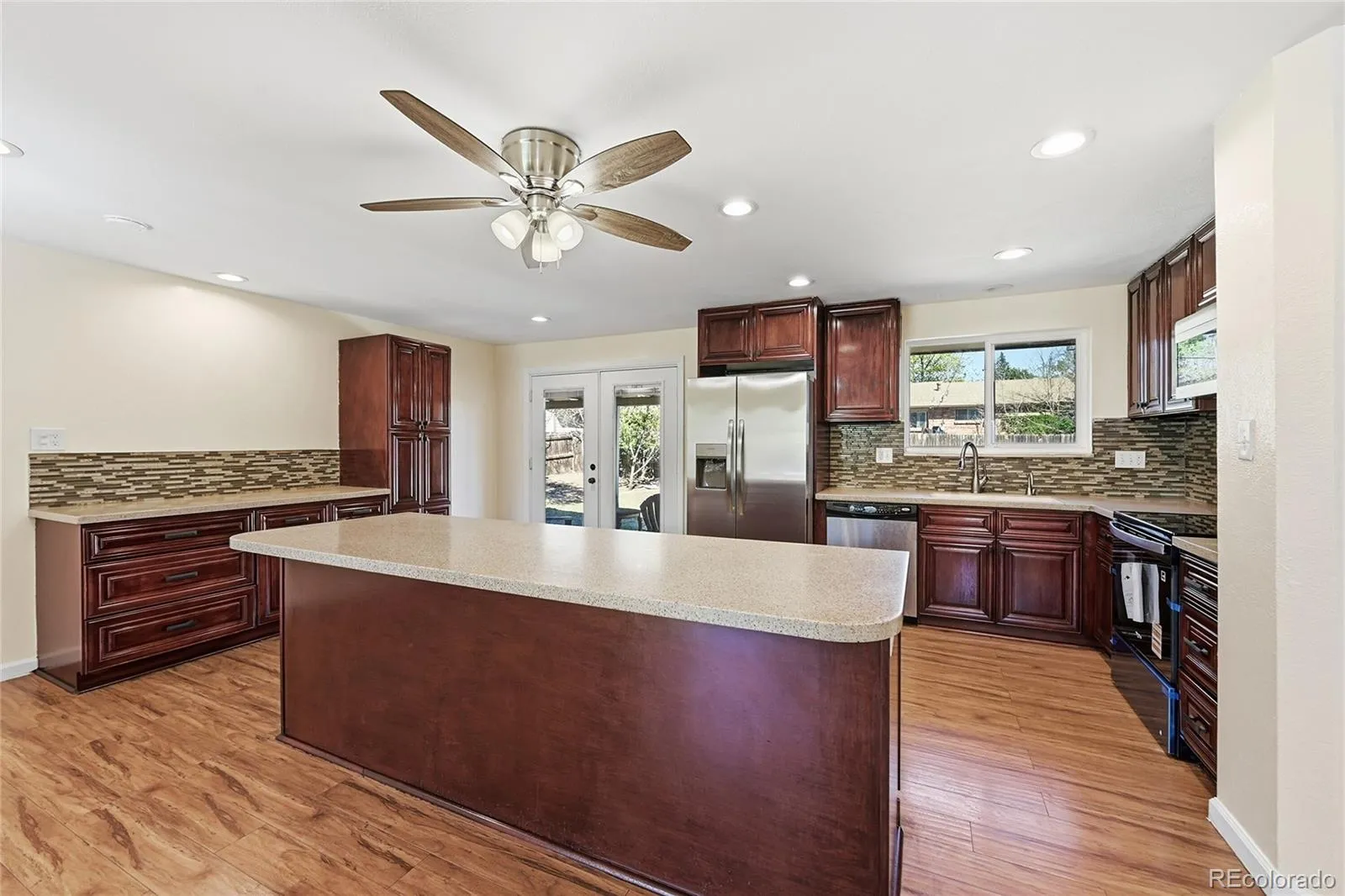 994 S Victor Way Aurora CO 80012 MLS #REC2421588 04172026140945 1600 5