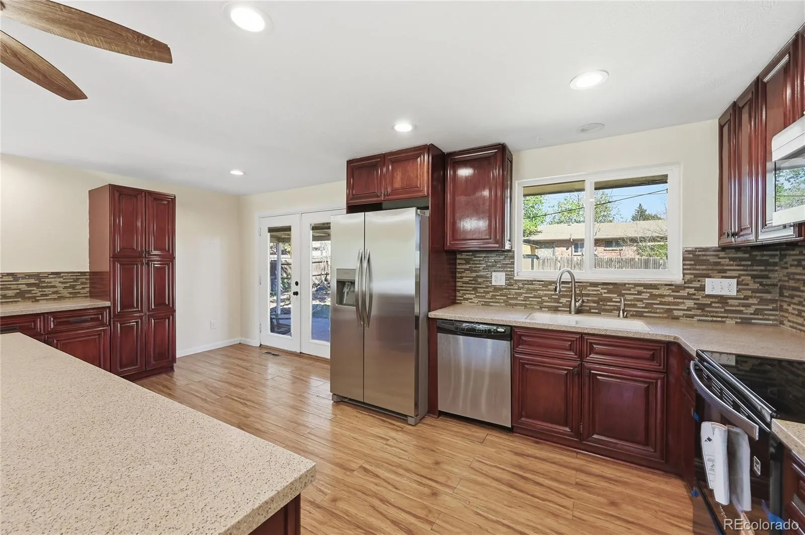 994 S Victor Way Aurora CO 80012 MLS #REC2421588 04172026140945 1600 6
