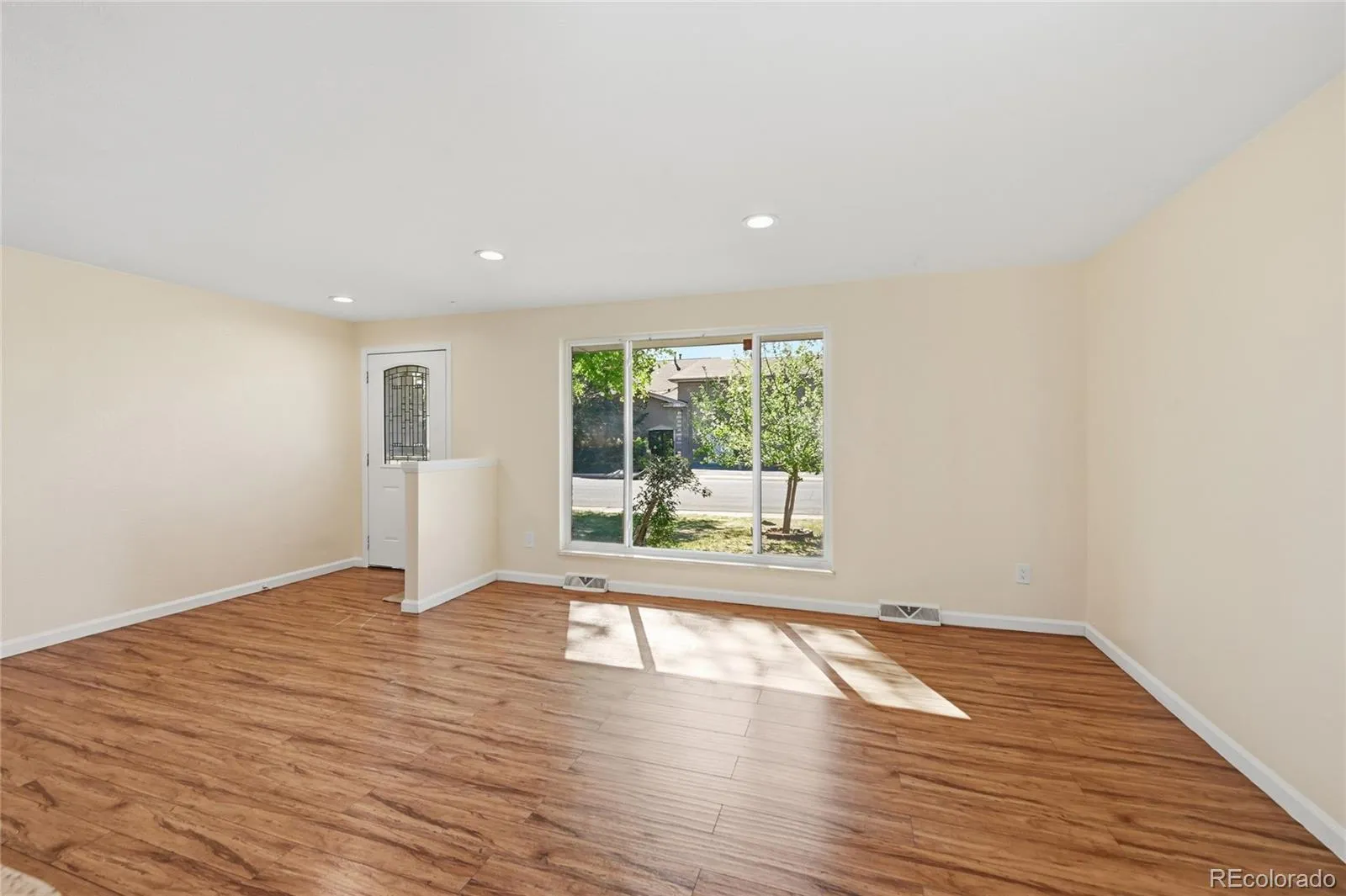 994 S Victor Way Aurora CO 80012 MLS #REC2421588 04172026140945 1600 8