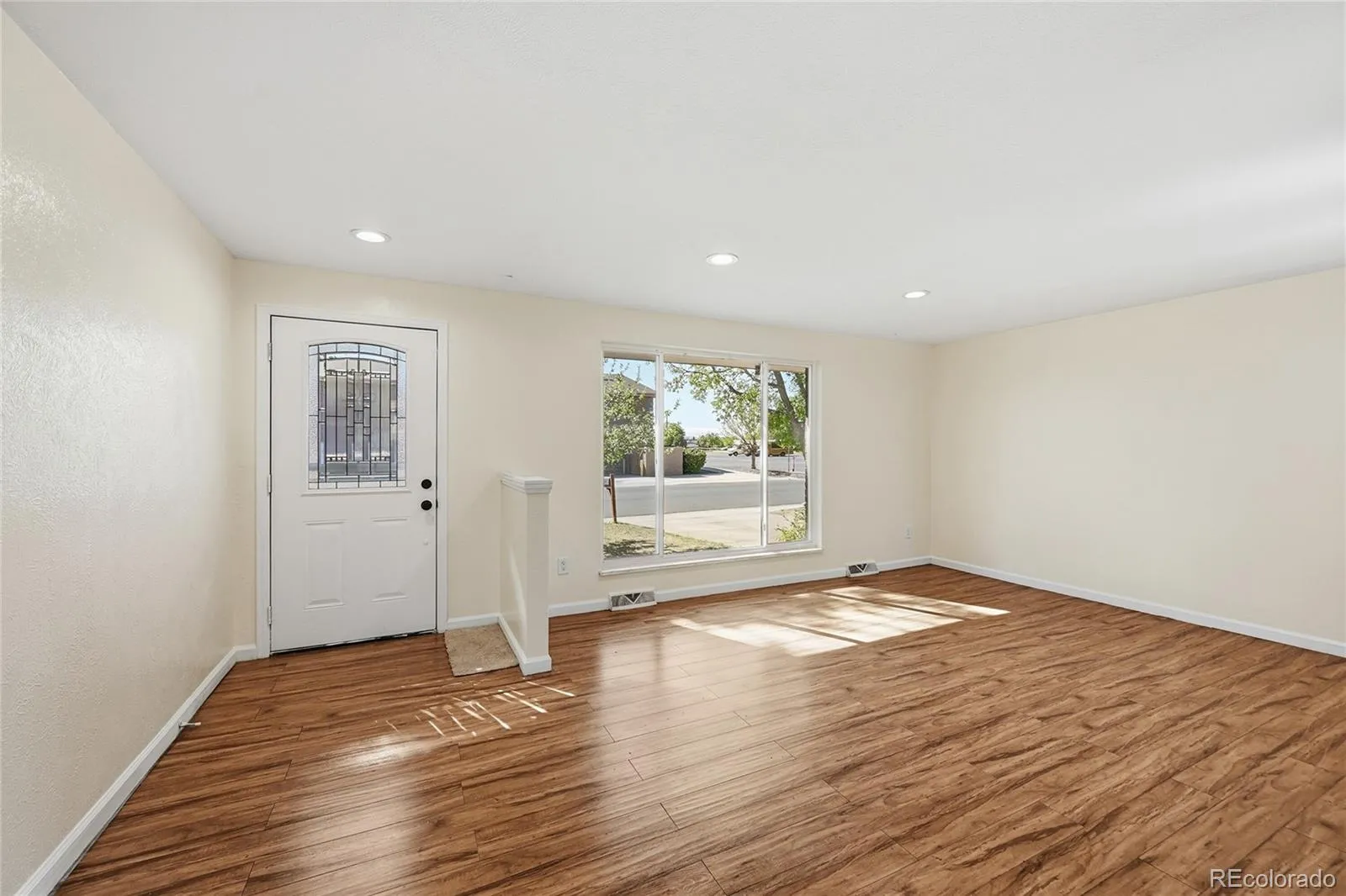 994 S Victor Way Aurora CO 80012 MLS #REC2421588 04172026140945 1600 9