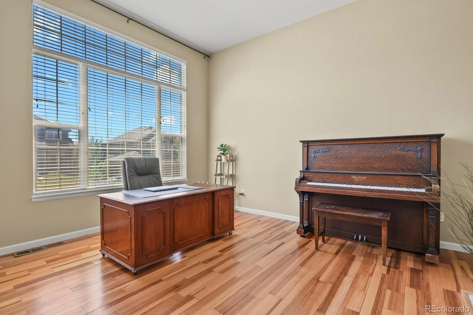18093 E Alamo Drive Centennial CO 80015 | MLS #REC2423506 09222026222424 1600 3