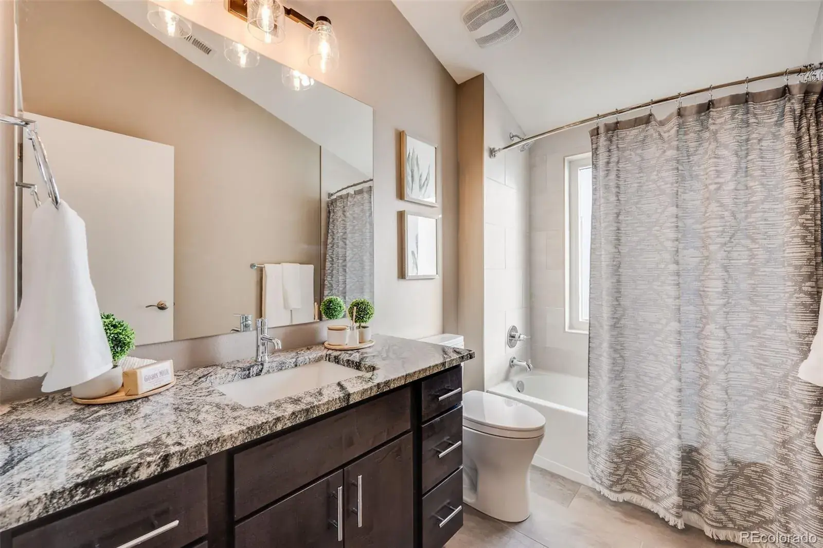 3880 Sheridan Boulevard Denver CO 80212 MLS #REC2427459 02062026211658 1600 20