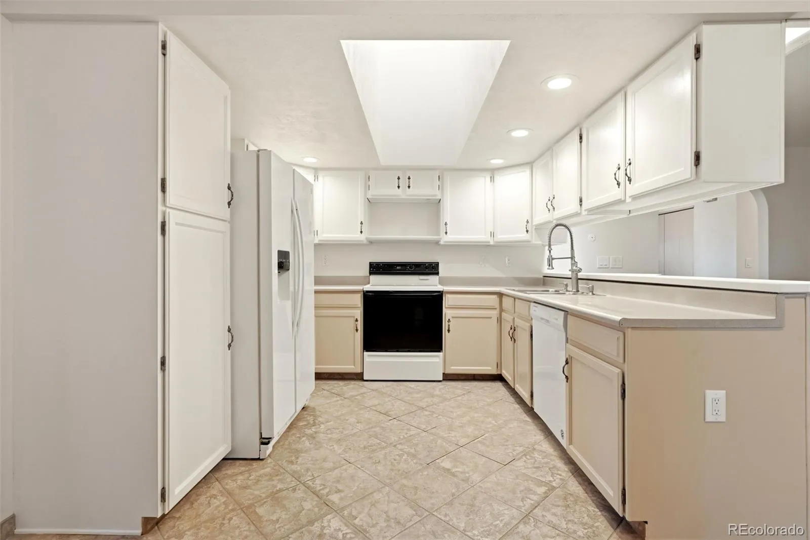 61 Scott S Drive Broomfield CO 80020 MLS #REC2431298 05102026023239 1600 11