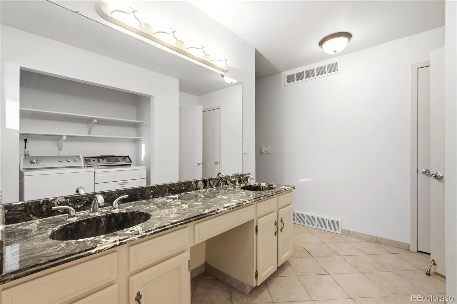 61 Scott S Drive Broomfield CO 80020 MLS #REC2431298 05102026023239 1600 21