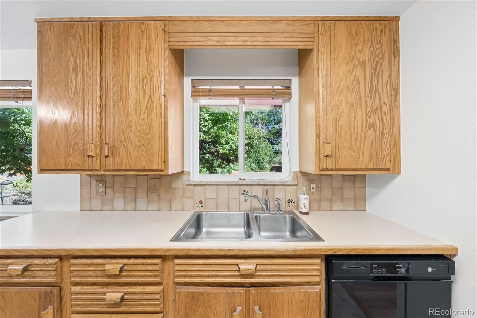 6256 S Cook Street Centennial CO 80121 | MLS #REC2431645 08232026182606 1600 16