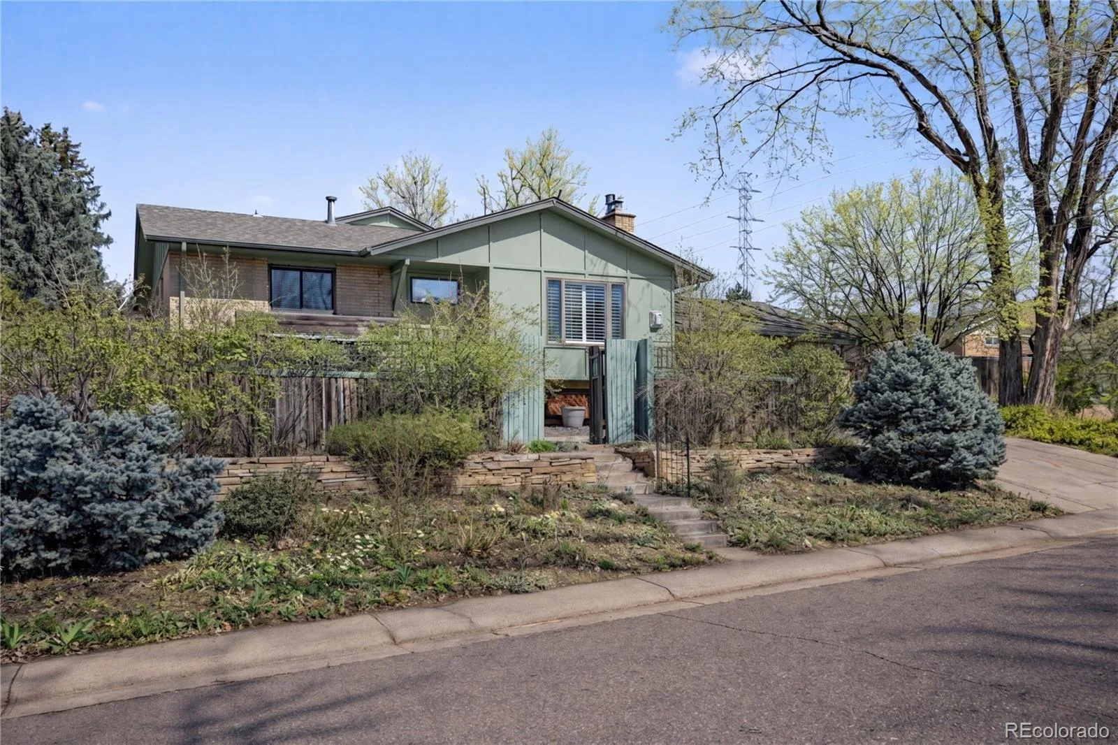 8095 E Lehigh Avenue Denver CO 80237 MLS #REC2438649 06232026205251 1600 19