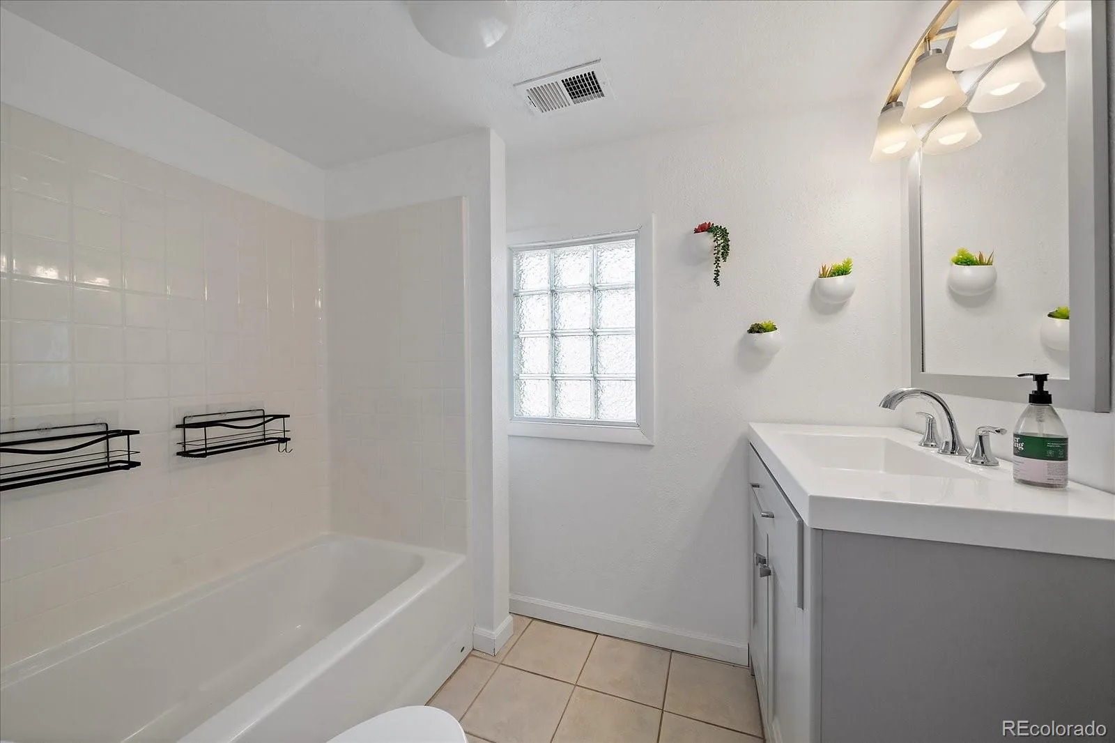 2001 W Wesley Avenue Englewood CO 80110 | MLS #REC2442802 08132026132530 1600 15