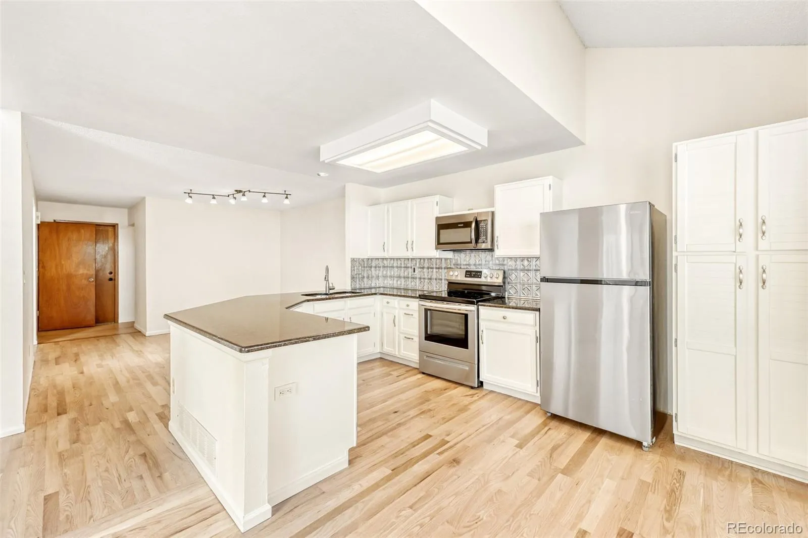 4927 S Eagle Circle Aurora CO 80015 MLS #REC2455433 05162026080243 1600 9
