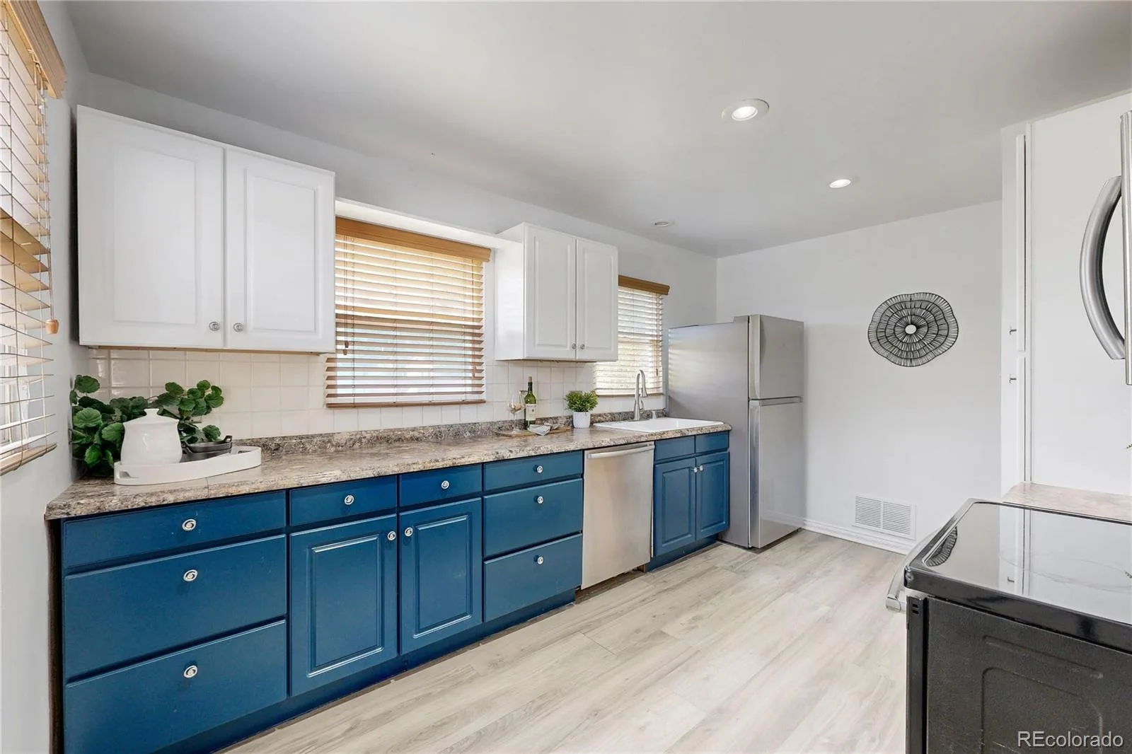 3290 S Elati Street Englewood CO 80110 | MLS #REC2457111 08182026231633 1600 3