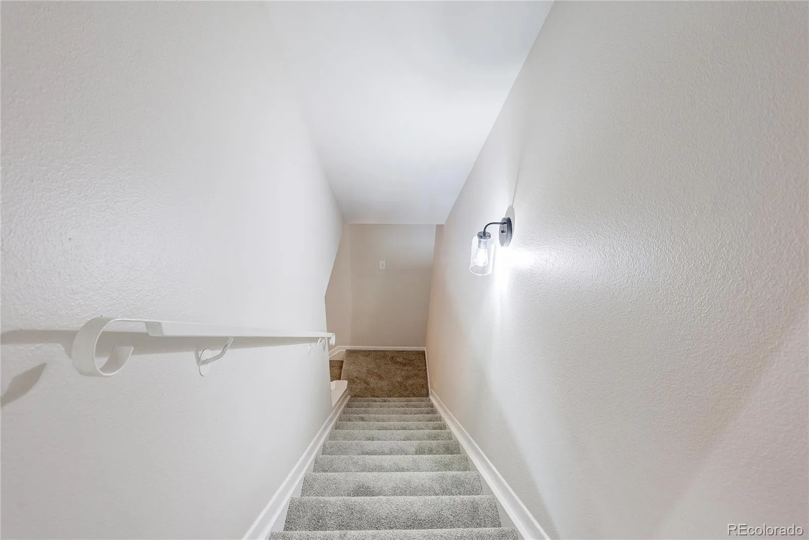 582 S Xenon Court Lakewood CO 80228 MLS #REC2457451 06092026161125 1600 17
