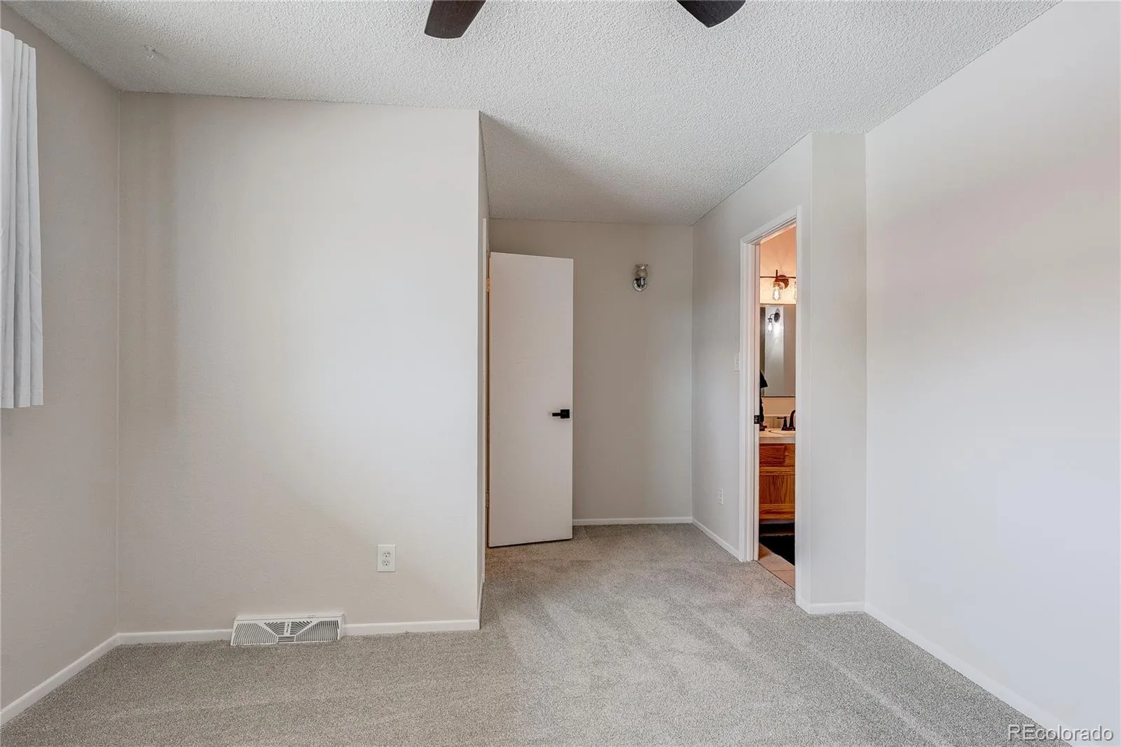 582 S Xenon Court Lakewood CO 80228 MLS #REC2457451 06092026161125 1600 22