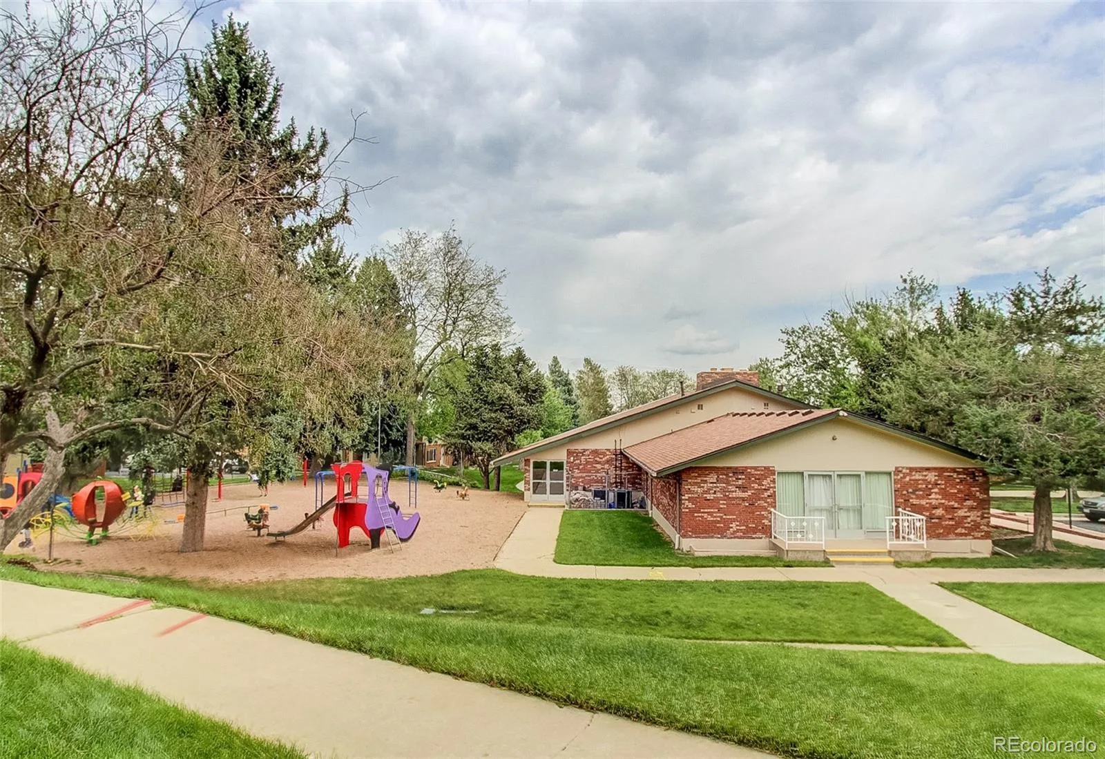 582 S Xenon Court Lakewood CO 80228 MLS #REC2457451 06092026161125 1600 37
