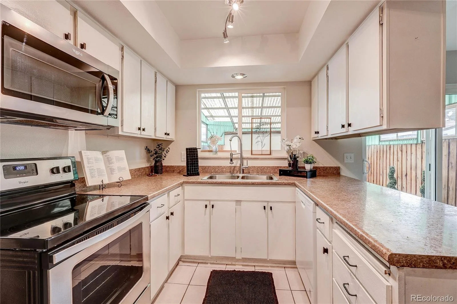 582 S Xenon Court Lakewood CO 80228 MLS #REC2457451 06092026161125 1600 9