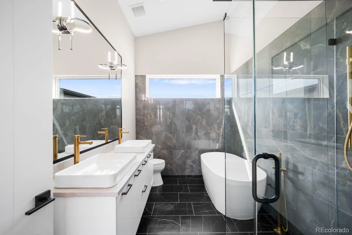 6954 S Espana Way Centennial CO 80016 | MLS #REC2458942 04072026135018 1200 32