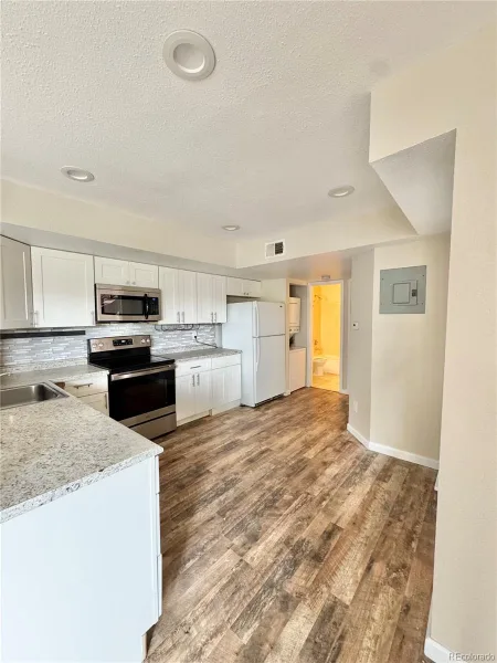 14561 E Ford Place #13 Aurora CO 80012 | MLS #REC2459267 09152026170600 800 3