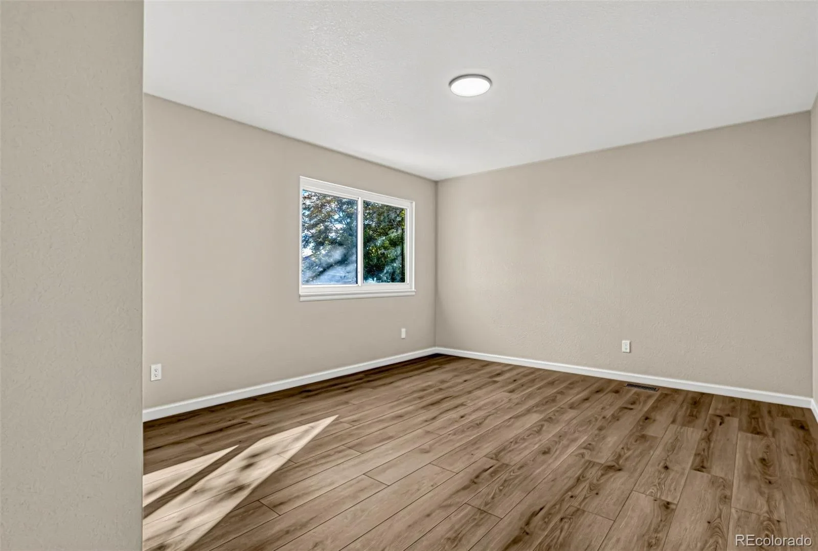 2598 S Ouray Way Aurora CO 80013 | MLS #REC2461026 10142026203047 1600 24