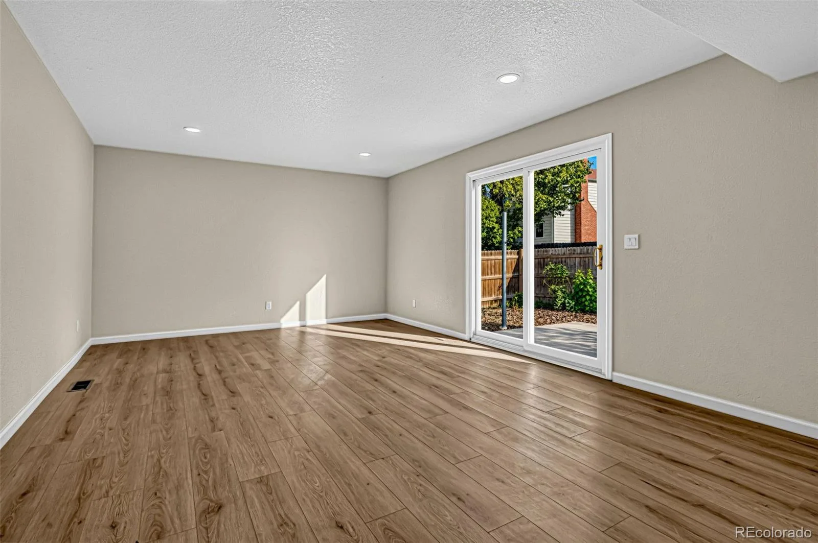 2598 S Ouray Way Aurora CO 80013 | MLS #REC2461026 10142026203047 1600 8