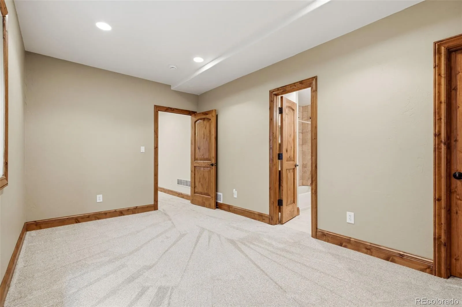 2196 S Washington Street Denver CO 80210 MLS #REC2461149 06092026013239 1600 33
