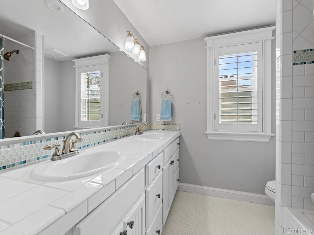 5220 S Joliet Way Englewood CO 80111 MLS #REC2471278 05072026235721 1200 26