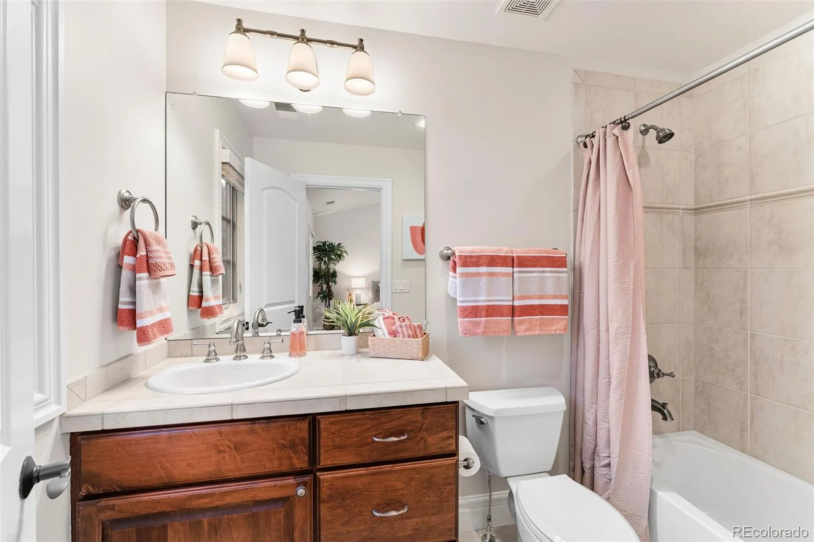 04162026173105 1600 34