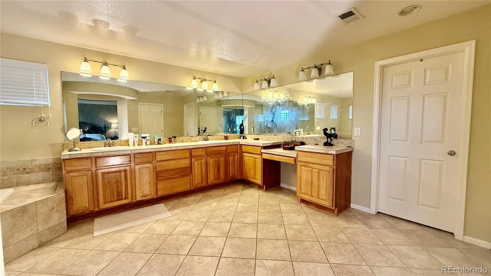 5386 S Haleyville Way Aurora CO 80016 MLS #REC2478173 04302026053454 1600 26