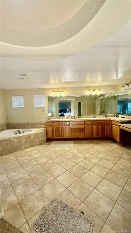 5386 S Haleyville Way Aurora CO 80016 MLS #REC2478173 04302026053454 640 37