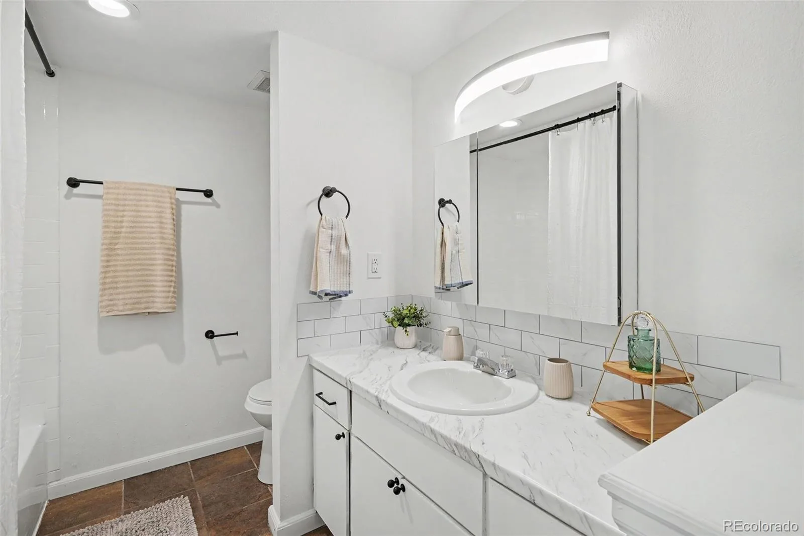 532 Oakwood Drive #D103 Castle Rock CO 80104 | MLS #REC2480623 08202026202138 1600 11