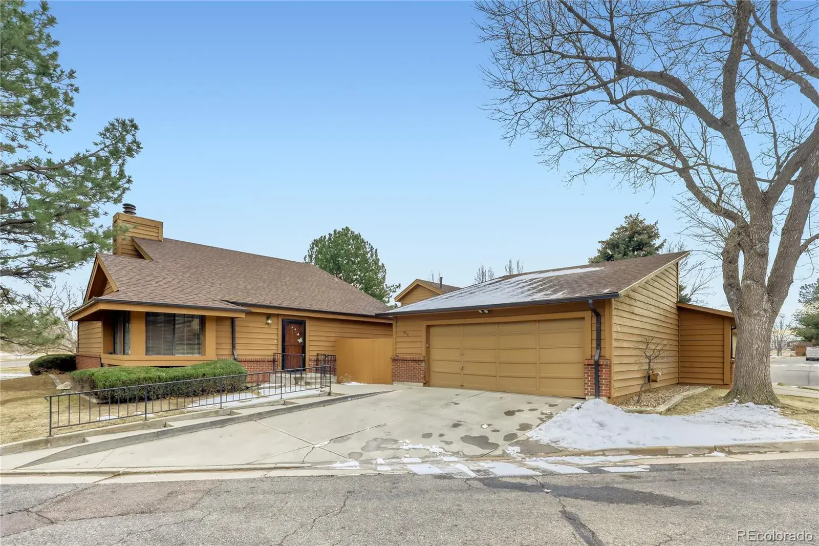204 S Eagle Circle Aurora CO 80012 MLS #REC2483763 01232026173707 1600 1