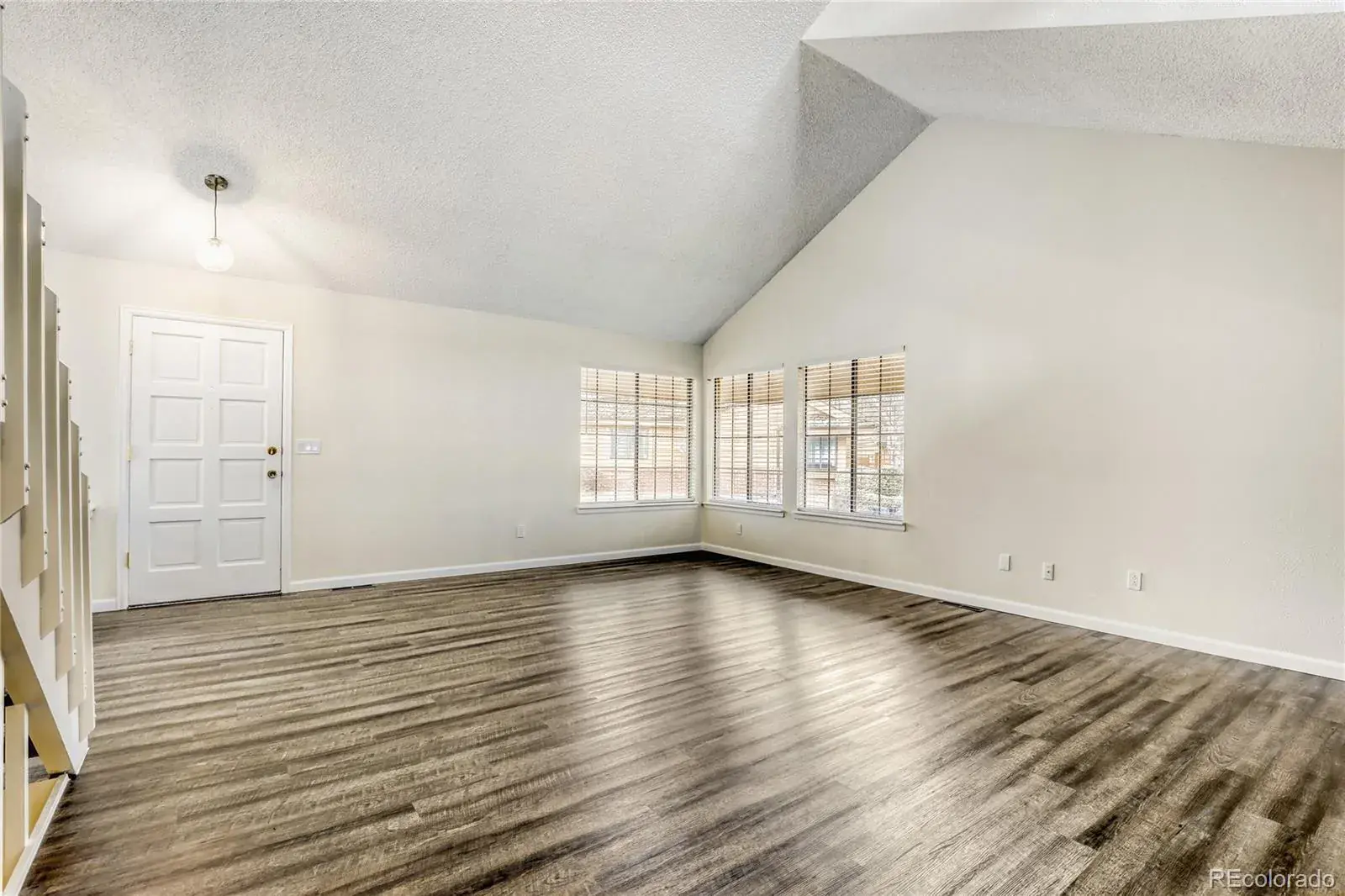 204 S Eagle Circle Aurora CO 80012 MLS #REC2483763 01232026173707 1600 12
