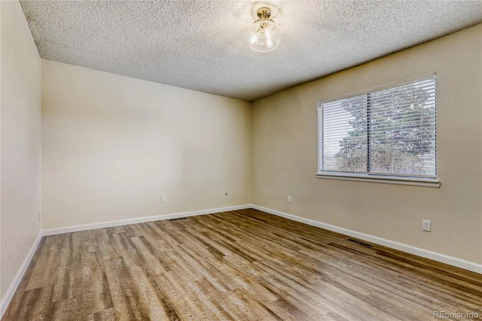 204 S Eagle Circle Aurora CO 80012 MLS #REC2483763 01232026173707 1600 13
