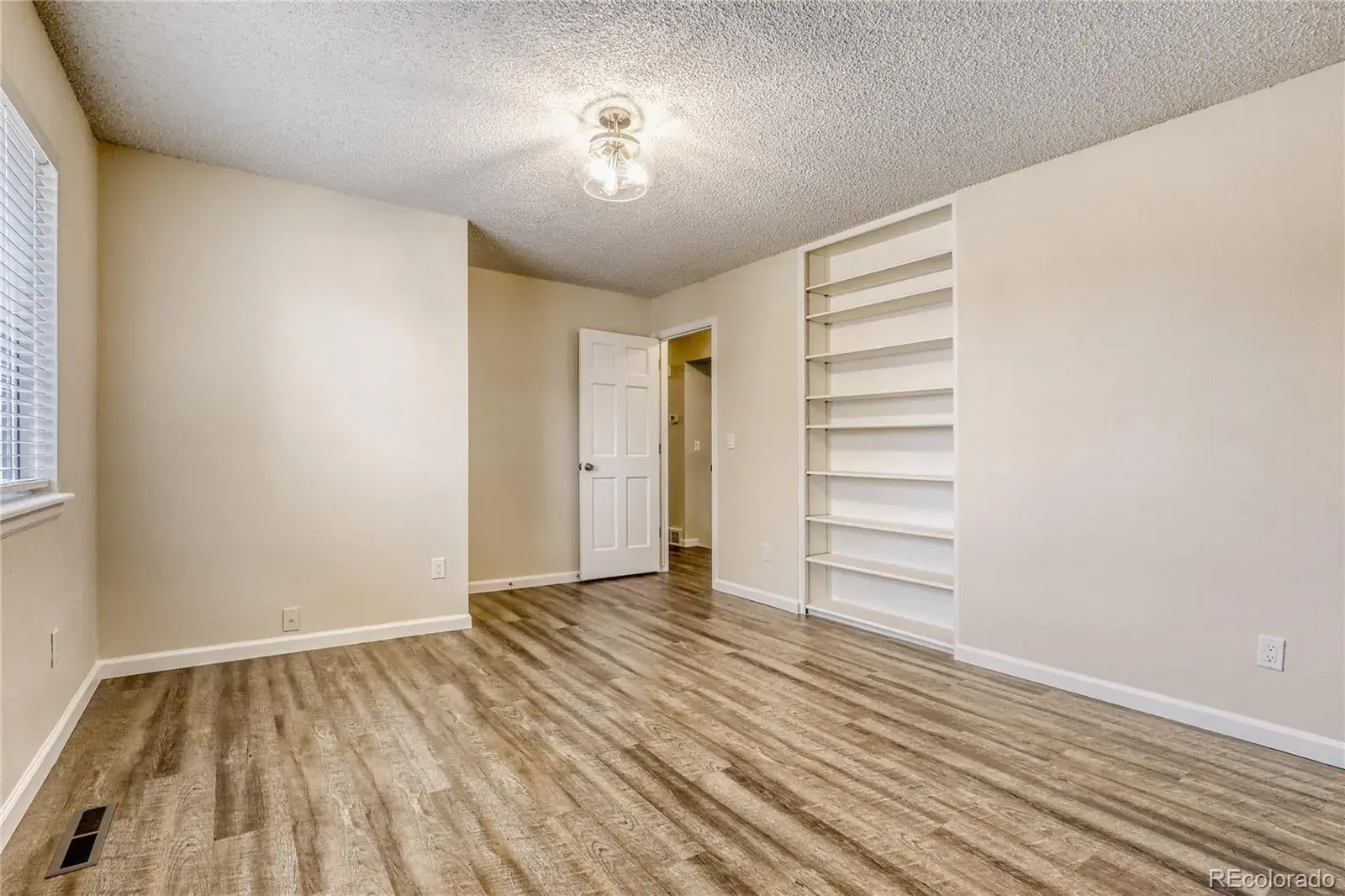 204 S Eagle Circle Aurora CO 80012 MLS #REC2483763 01232026173707 1600 14