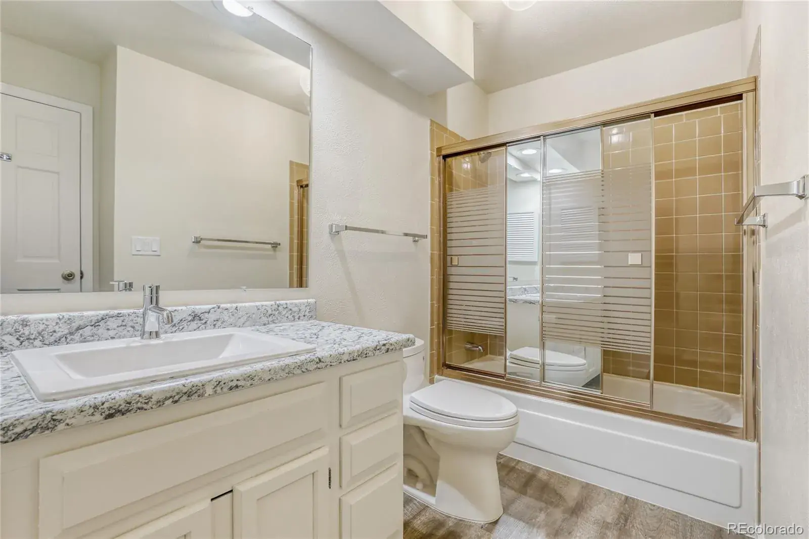 204 S Eagle Circle Aurora CO 80012 MLS #REC2483763 01232026173707 1600 15
