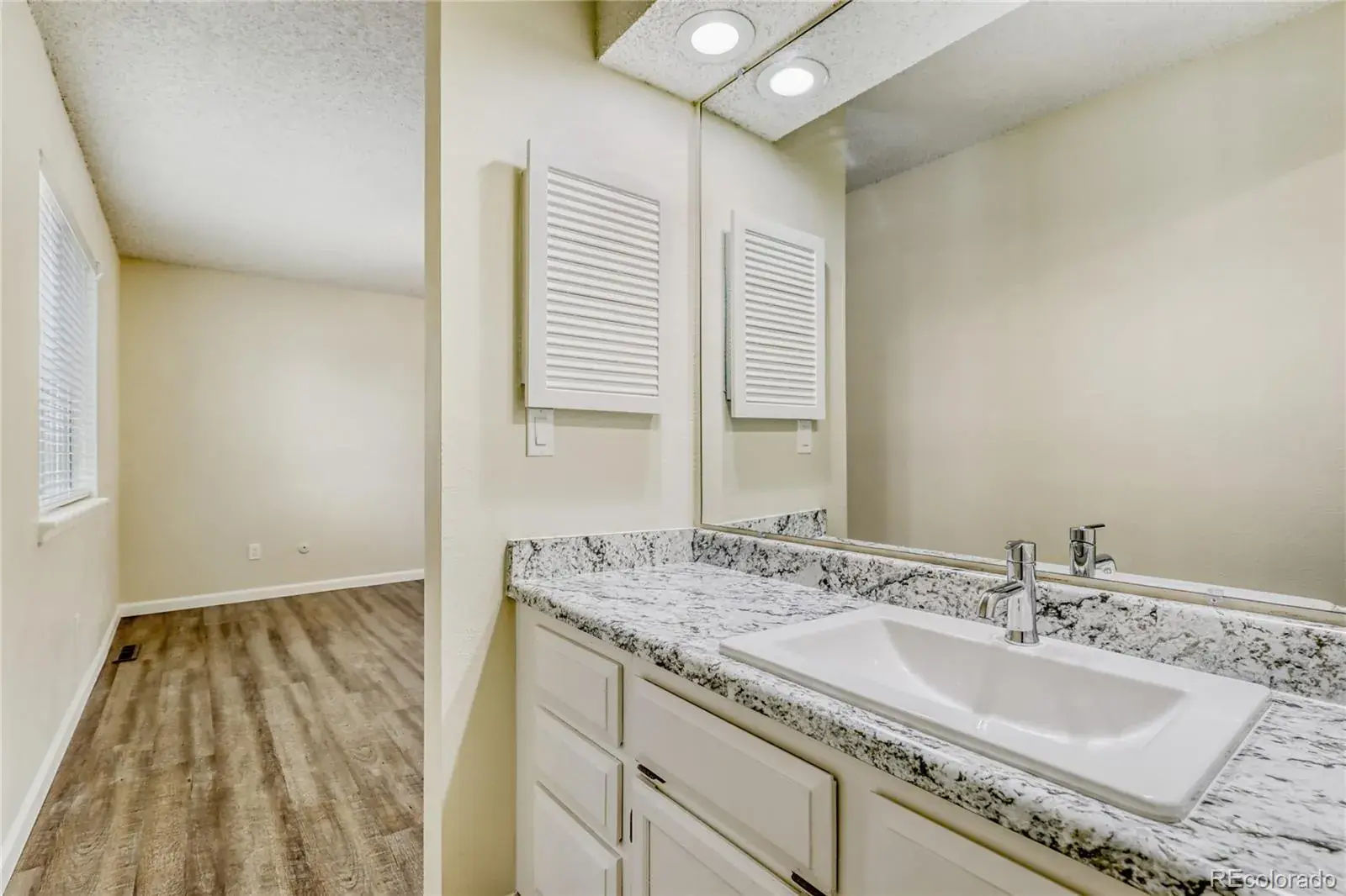 204 S Eagle Circle Aurora CO 80012 MLS #REC2483763 01232026173707 1600 19