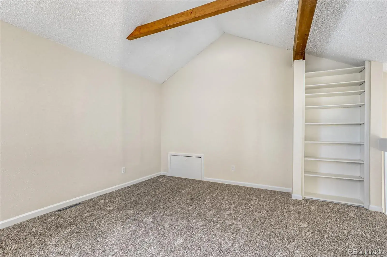 204 S Eagle Circle Aurora CO 80012 MLS #REC2483763 01232026173707 1600 22