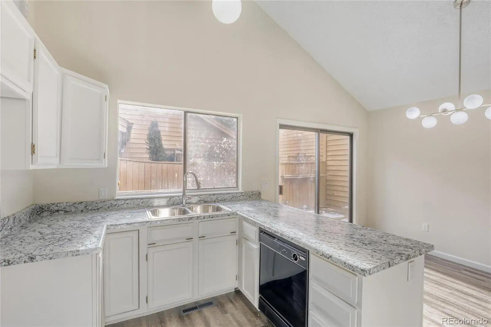 204 S Eagle Circle Aurora CO 80012 MLS #REC2483763 01232026173707 1600 5