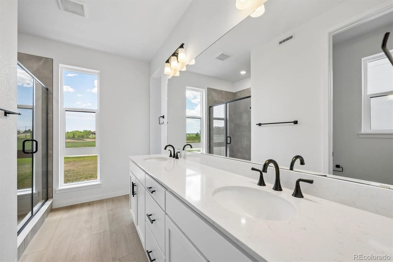 11463 E Briarwood Circle Centennial CO 80112 MLS #REC2488767 06092026154522 1600 12