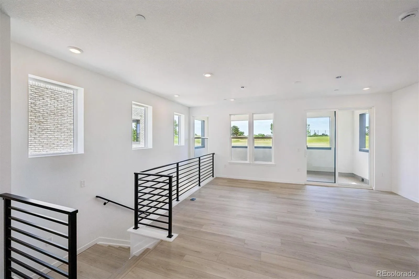 11463 E Briarwood Circle Centennial CO 80112 MLS #REC2488767 06092026154522 1600 4