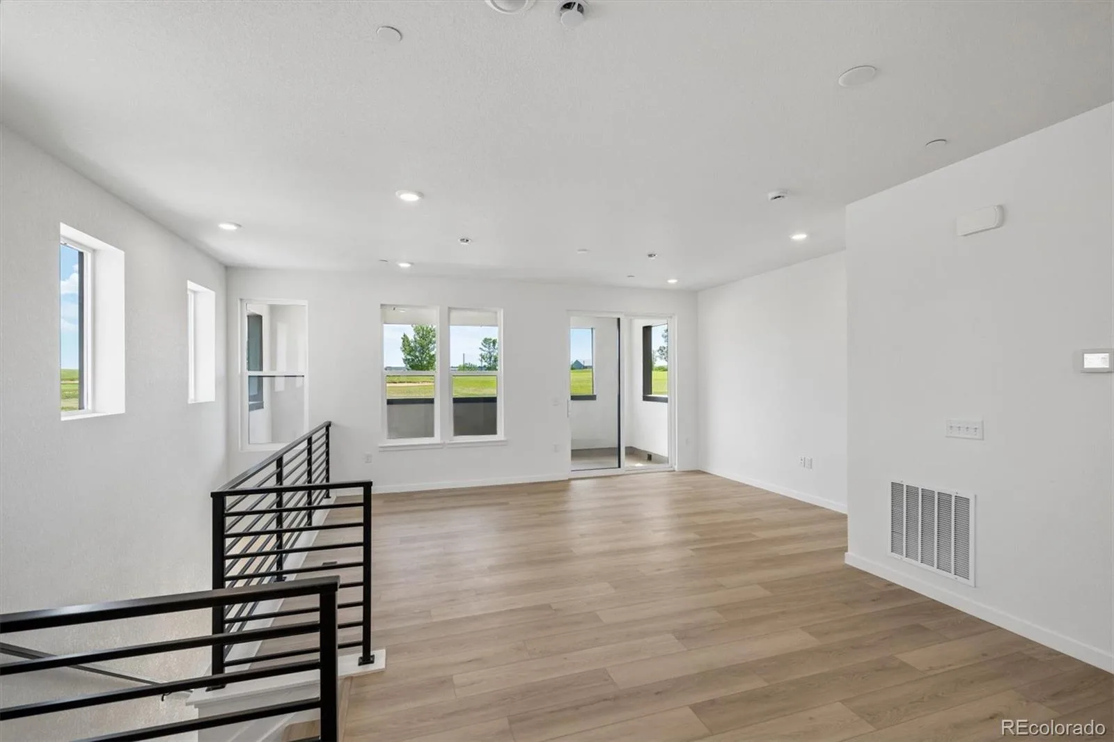 11463 E Briarwood Circle Centennial CO 80112 MLS #REC2488767 06092026154522 1600 9