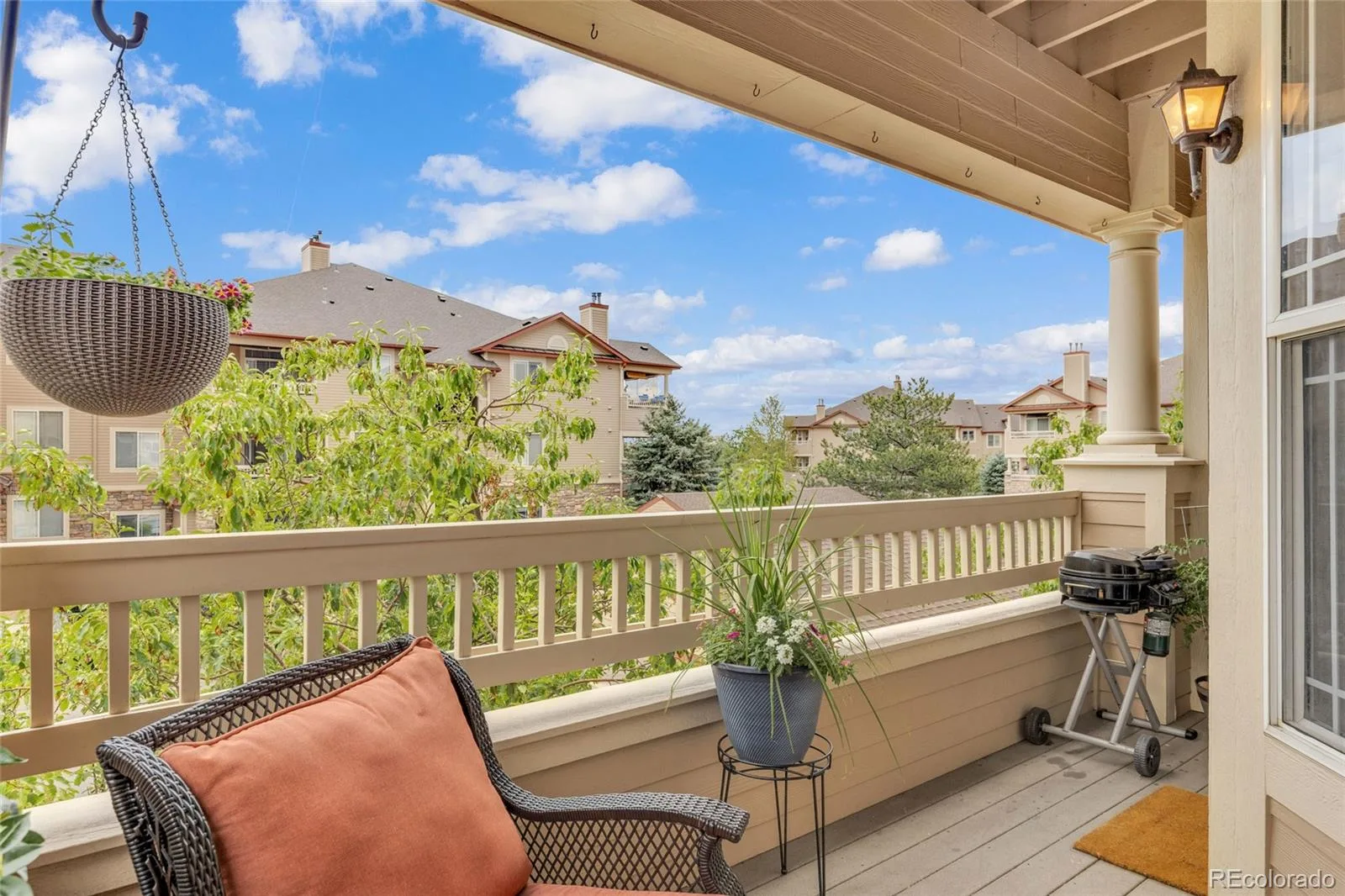 9557 W San Juan Circle #201 Littleton CO 80128 | MLS #REC2493478 08092026180545 1600 16