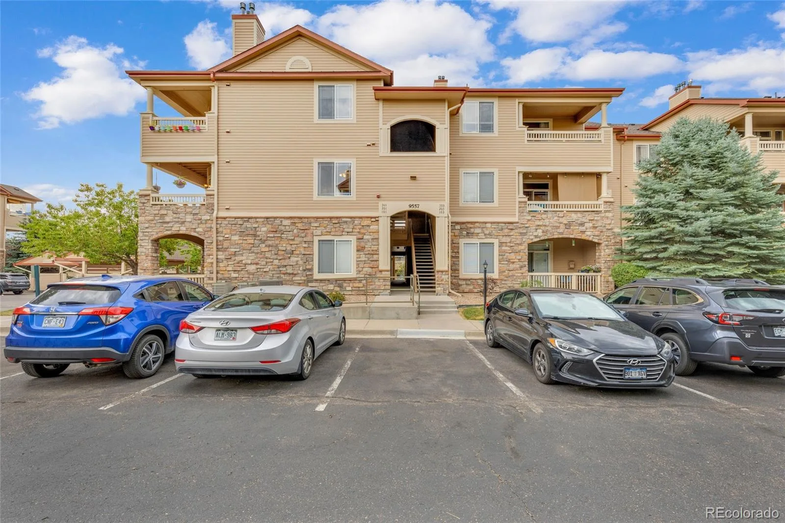 9557 W San Juan Circle #201 Littleton CO 80128 | MLS #REC2493478 08092026180545 1600 2