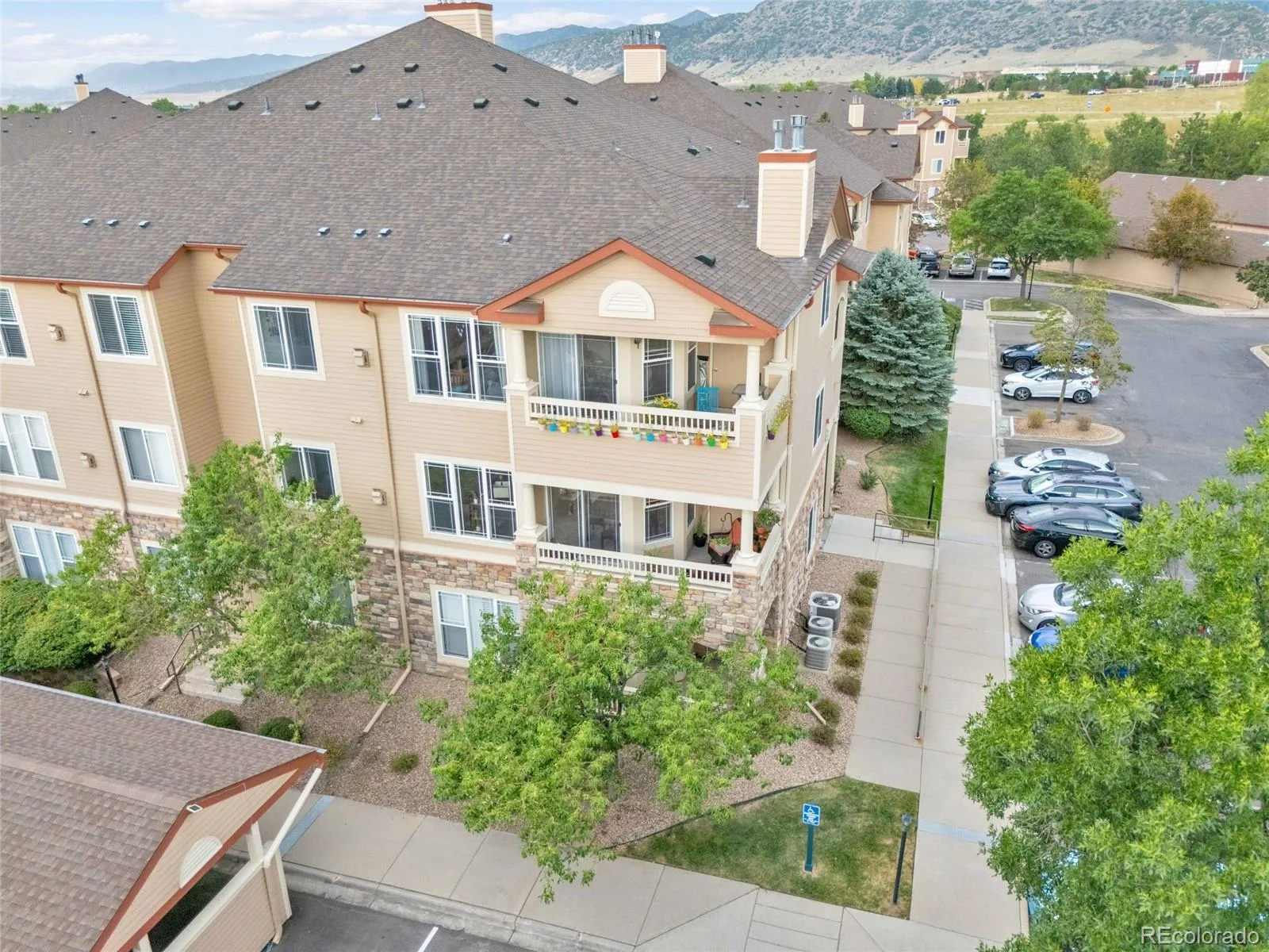 9557 W San Juan Circle #201 Littleton CO 80128 | MLS #REC2493478 08092026180545 1600 31