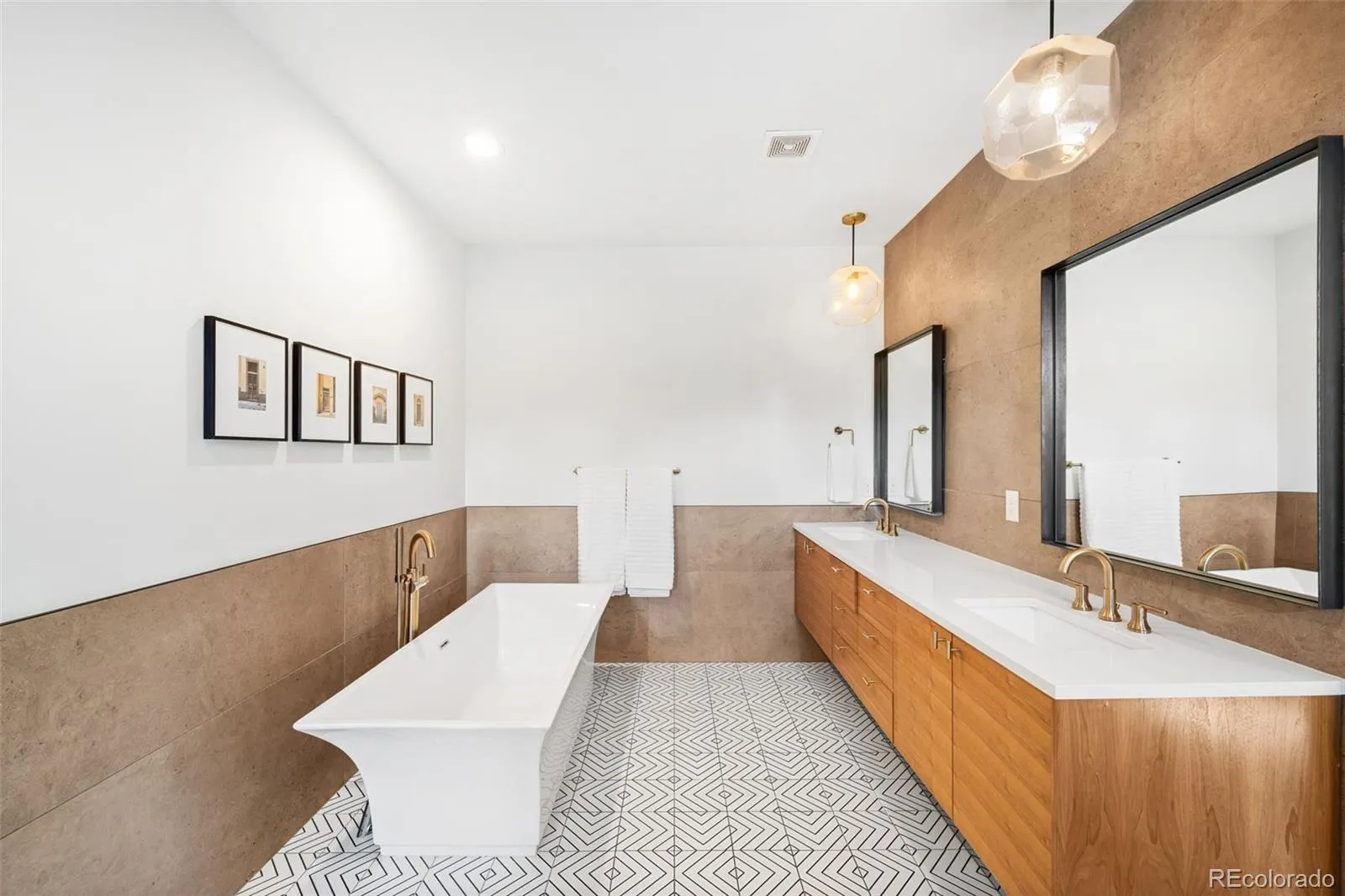 3275 S Clermont Street Denver CO 80222 MLS #REC2493499 05022026200634 1600 18