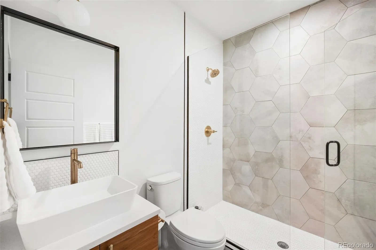 3275 S Clermont Street Denver CO 80222 MLS #REC2493499 05022026200634 1600 32