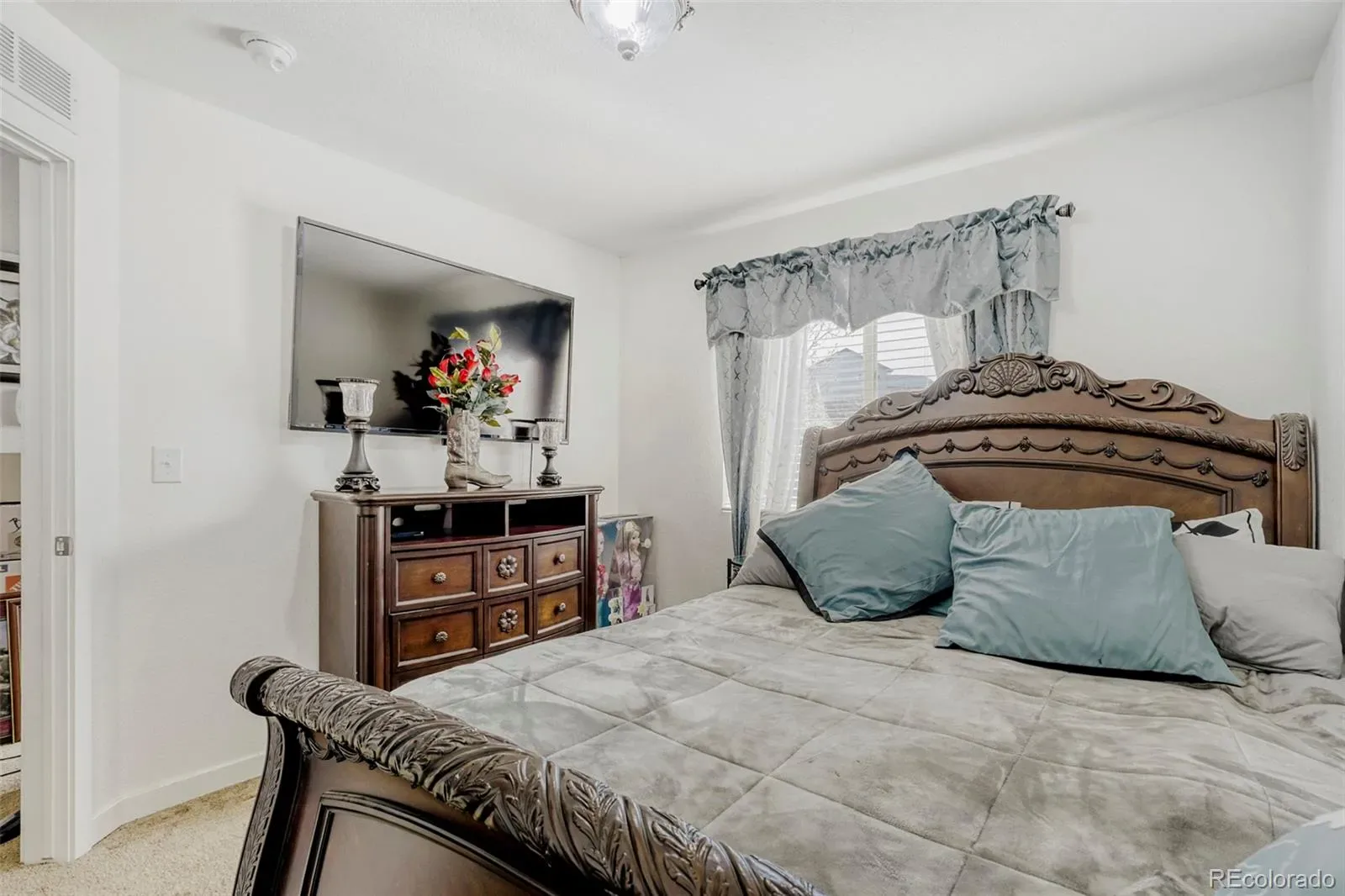 18621 E 50th Place Denver CO 80249 MLS #REC2499482 03272026152424 1600 18