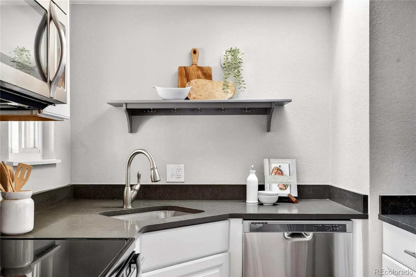 04022026050618 1600 19