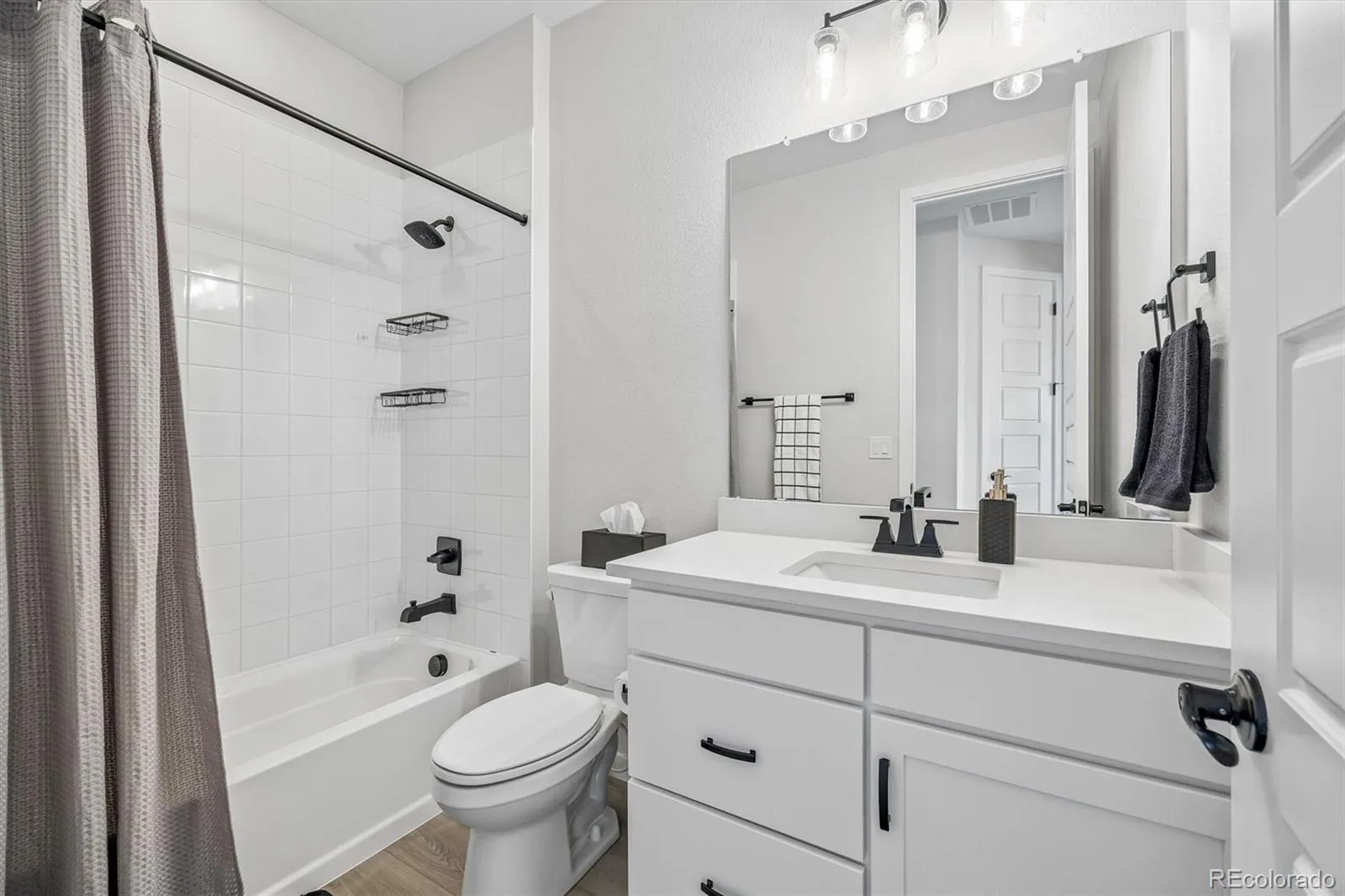 20980 E Quincy Drive Aurora CO 80015 MLS #REC2506630 05062026010712 1600 22